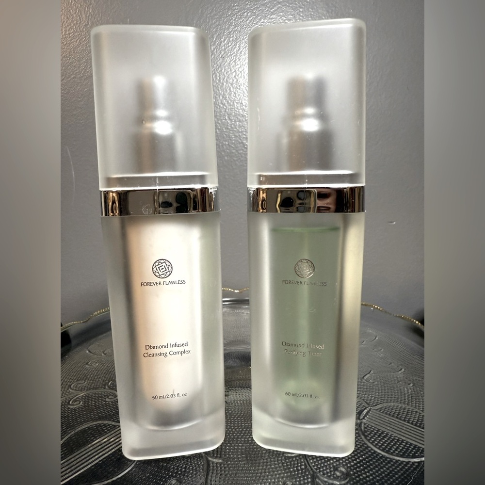 Forever Flawless Diamond Infused Cleansing Complex & Toner- Silver and Green